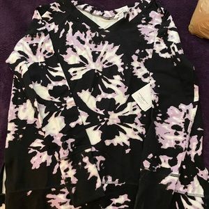 NWT Athleta Coaster luxe printed V-neck sweatshirt